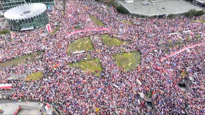 Marsz Miliona Serc w Warszawie. Do stolicy przyjechały autokary ze Śląska i Zagłębia