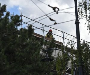 Pożar dachu budowanego budynku straży pożarnej. Zdjęcia z miejsca zdarzenia