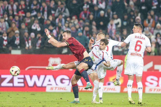 Orkiestra górnicza zagrała jak za dawnych lat, Górnik Zabrze również. Lech Poznań na kolanach