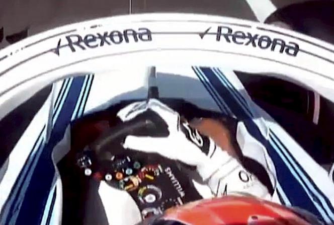 Tak Kubica kieruje chorą ręką