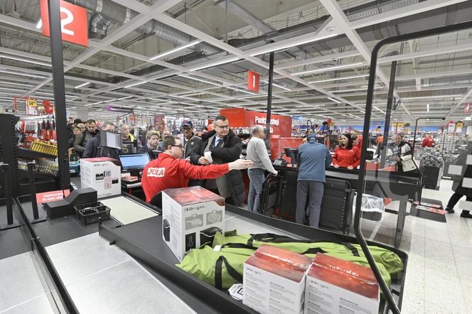 Wielkie otwarcie sklepu szwedzkiego giganta w Warszawie. Były gigantyczne promocje i długie kolejki