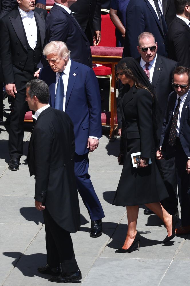 Gafy polityków na pogrzebie papieża Franciszka! Telefony i stroje