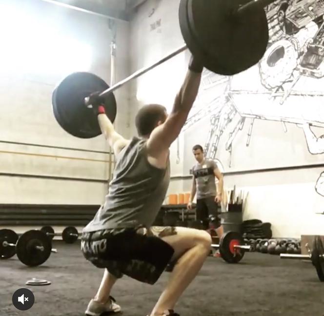 Zrzucił kilkanaście kilo, teraz zrzuca ciuchy