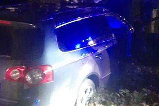 Tragiczny wypadek pod Nidzicą. Auto uderzyło w drzewo. Dwie osoby nie żyją