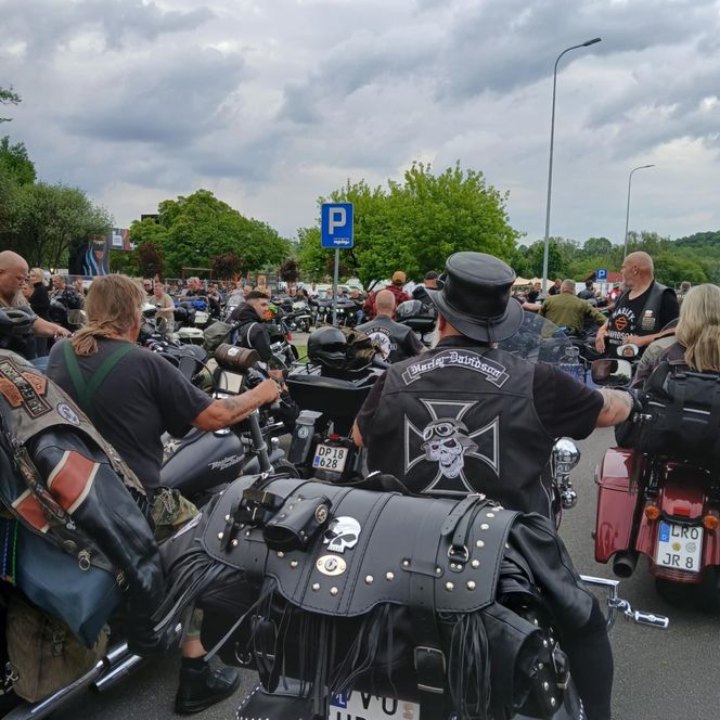 Lśniące maszyny i ryk silników. Do Bydgoszczy przyjechało kilka tysięcy harleyowców