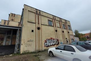 Kiedyś była tu dyskoteka, dziś miejsce popada w ruinę. Smutny los klubu Come-In [ZDJĘCIA]