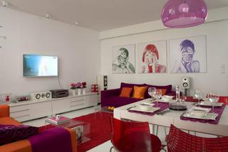 Aranżacja salonu: projekt wnętrza w kolorze i z polotem