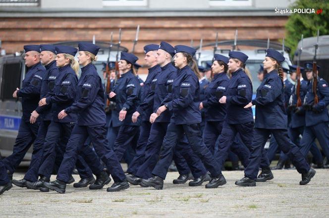 Uroczyste ślubowanie 69 nowych policjantów  w Oddziale Prewencji Policji w Katowicach