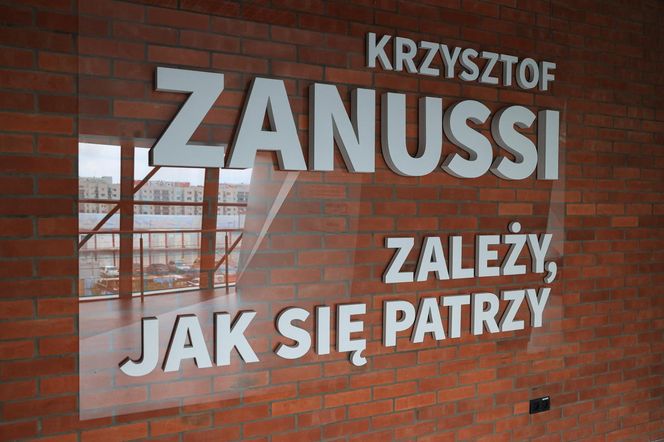 "Krzysztof Zanussi. Zależy, jak się patrzy". Jak wyglądały kulisy pracy artystycznej i prywatne życie reżysera