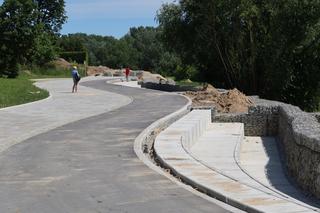 Miłośnicy rowerowych akrobacji nie mogą się tego doczekać. Pumptrack powstaje w Starym Fordonie [GALERIA]