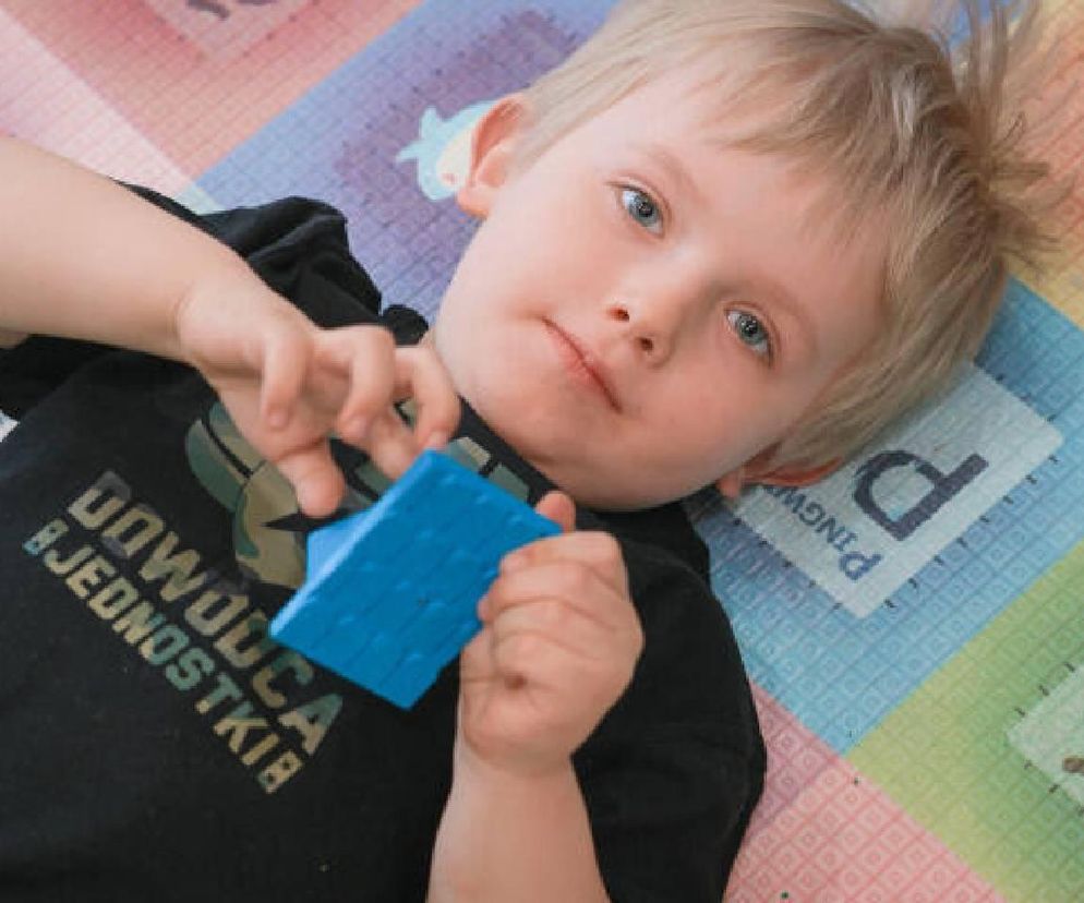 Rodzice boją się, że nie zdążą. Bartuś do życia potrzebuje drogiej terapii