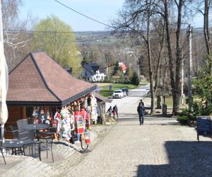 Posąg Emeryka i droga z Nowej Słupi na Święty Krzyż