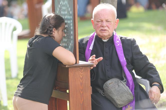 Tysiące kobiet i dziewcząt na pielgrzymce do Piekar Śląskich. "Jestem w Kościele, więc idę"