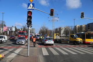 Zderzenie suzuki z karetką na sygnale na skrzyżowaniu Zamienieckiej z Ostrobramską