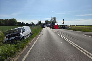Jechali na wycieczkę. Wypadek niedaleko Krotoszyna z udziałem autokaru z uczniami z pow. rawickiego