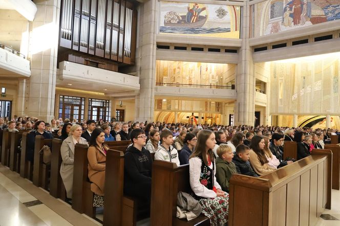 Uczniowie szkół papieskich pielgrzymowali do Sanktuarium św. Jana Pawła II na Białych Morzach