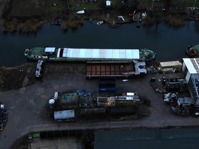 WIOŚ alarmuje o nielegalnym demontażu barki