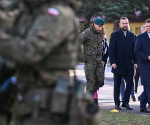 Polskie fabryki amunicji ponad podziałami. Szef MON i marszałek Sejmu w Rzeszowie 