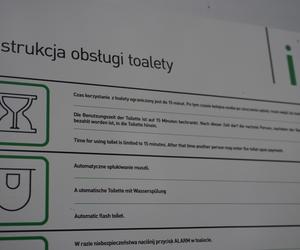 Co dzieje się po 15 minutach w szalecie miejskim? Wielka zagadka rozwiązana!