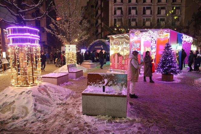 Świąteczna iluminacja na pl. Pięciu Rogów w Warszawie