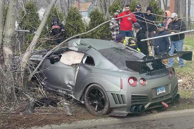 Zlot samochodowy podsumował wielkim hukiem! Jego cacko trafi na złom