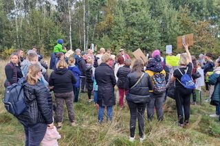 Mieszkańcy Mysłowic protestują przeciwko sprzedaży terenów zielonych deweloperowi 