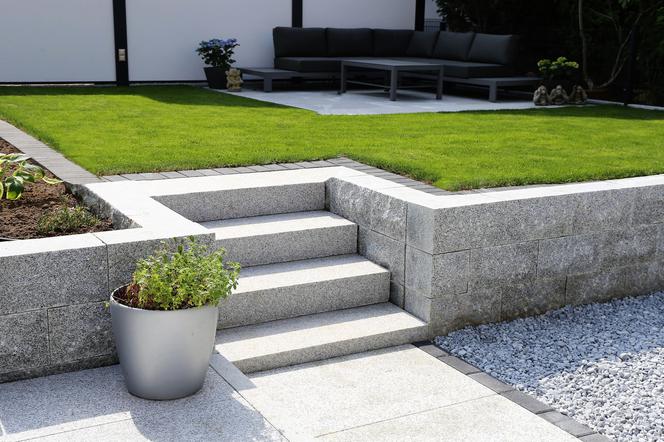 schody ogrodowe z bloków betonowych