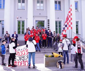 Siatkarze KPS-u z medalami na szyi, dziękowali kibicom za udany sezon