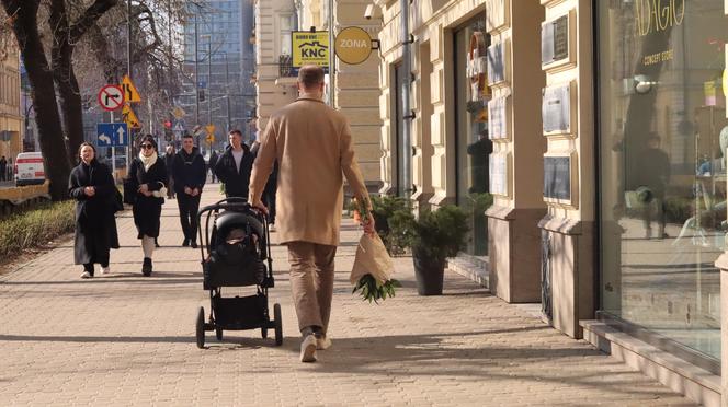 Dzień Kobiet w Lublinie 2024. Wszyscy chcą kupić dziś kwiaty dla Pań! [GALERIA]