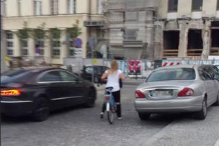 ADAM SZEJNFELD ŹLE PARKUJE