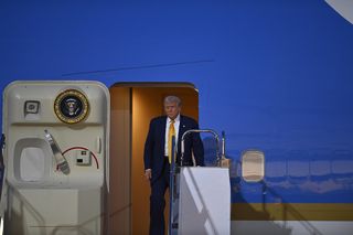 Trump w Japonii. Spotkanie z cesarzem i rozmowy o wielomiliardowych inwestycjach