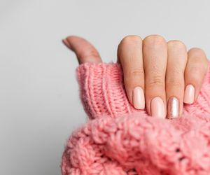 Manicure w stylu back to office. Te kolory idealnie pasują do biurowych outfitów