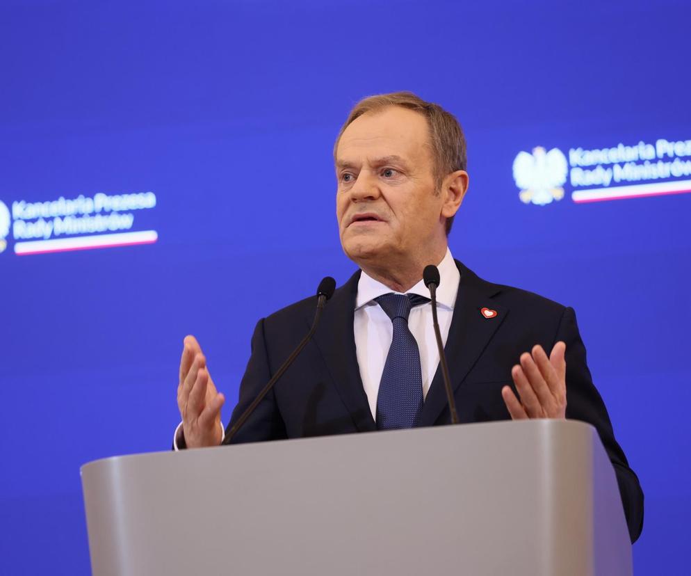 Premier Donald Tusk podczas konferencji prasowej w KPRM