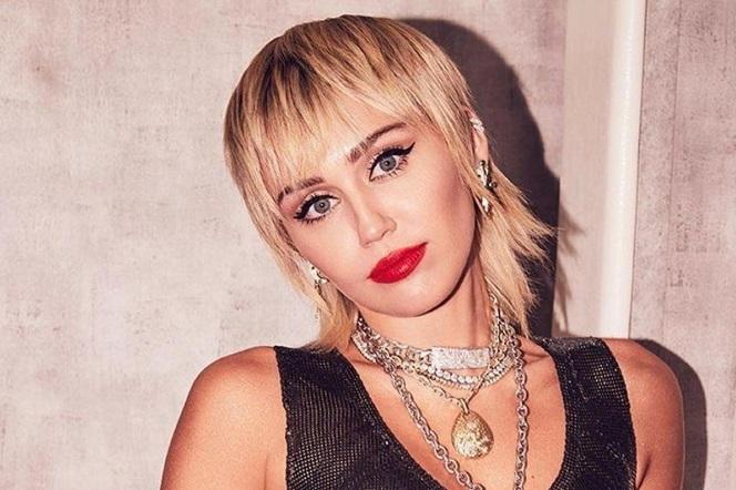 Wideo na którym Miley Cyrus pali marihuanę ma już 10 lat. Filmik wciąż śmieszy fanów