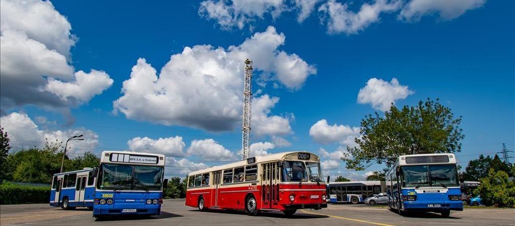 W PRL-u każdy o nich marzył, do Krakowa trafiły używane. Kultowe scanie wyremontowane przez MPK