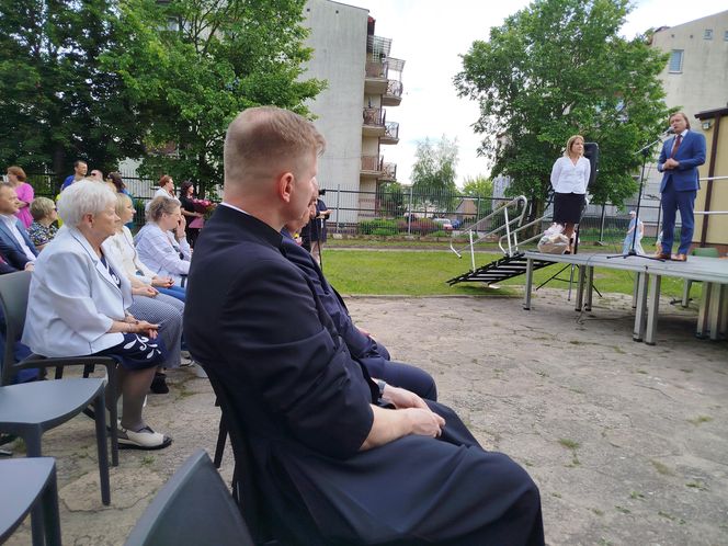 Przez lata ŚDS w Siedlcach działał w dwóch lokalizacjach, teraz już oficjalnie funkcjonuje w jednym miejscu, w budynkach dostosowanych do potrzeb osób z niepełnosprawnościami.