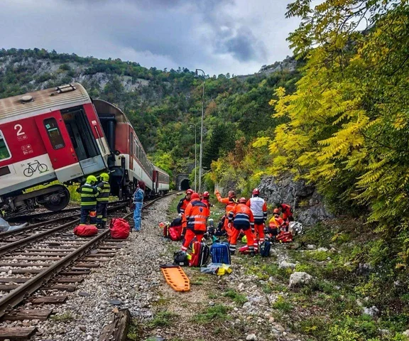 Katastrofa kolejowa na Słowacji. Ponad sto osób rannych po zderzeniu pociągów