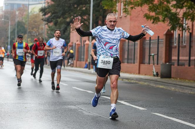 22. Poznań Maraton za nami. Tysiące biegaczy na ulicach Poznania 