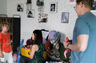 M jak miłość odc. 1760. Szymek (Staś Szczypiński), Iza (Adriana Kalska), Radek (Philippe Tłokiński)