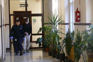 Zdaniem śledczych oszukał pół tysiąca osób. Stracił blisko 800 tysięcy złotych.