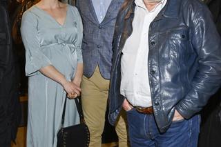 Marcin Kwaśny z ciężarną żoną z premiery filmu Jedna dusza