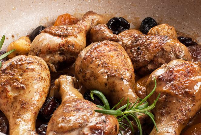 Kurczak duszony po cygańsku: przepis na smaczny obiad