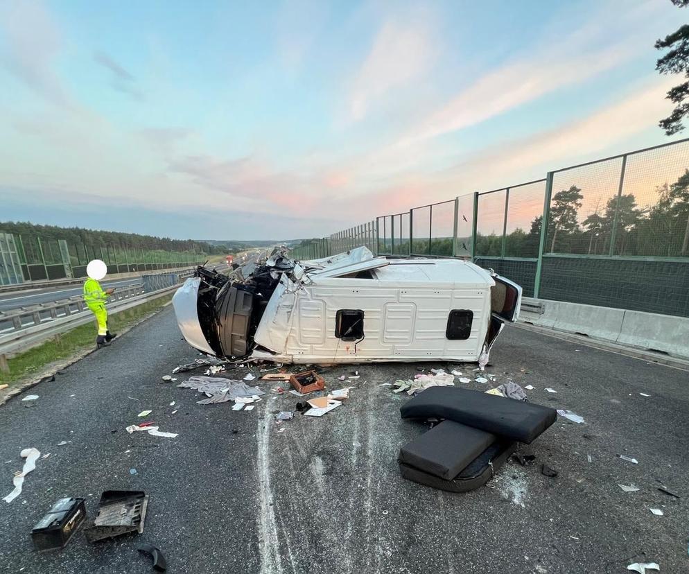 Wypadek na A2 pod Świebodzinem. Pięć osób ciężko rannych. Bus zderzył się z autem służby drogowej [ZDJĘCIA]