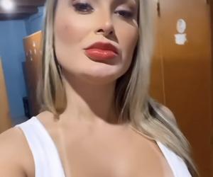 Przestała pokazywać pupę, bo Bóg jej tego zakazał. Teraz Miss BumBum wraca! 