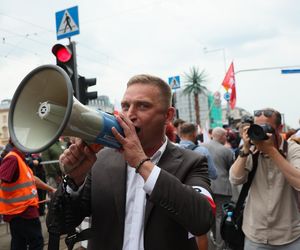 Robert Bąkiewicz na Marszu Powstania Warszawskiego