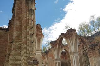 Zwiedziliśmy zabytkowe ruiny kościoła w Jałówce. Poznaj historię wyjątkowego miejsca [ZDJĘCIA]