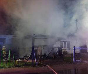 Pożar w Rybarzowicach. Spłonął drewniany dom