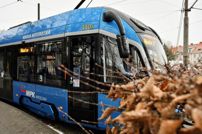 Wrocław. Tramwaj wbił się w bok autobusu na Borowskiej. Poważne utrudnienia 
