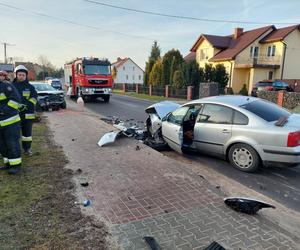 Wypadek w Ambrożowie! Zderzyły się trzy auta, ruch odbywa się wahadłowo