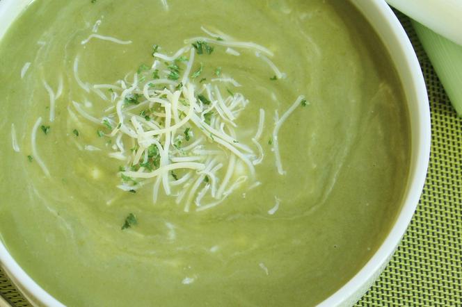 Zupa szpinakowa z tartym serem